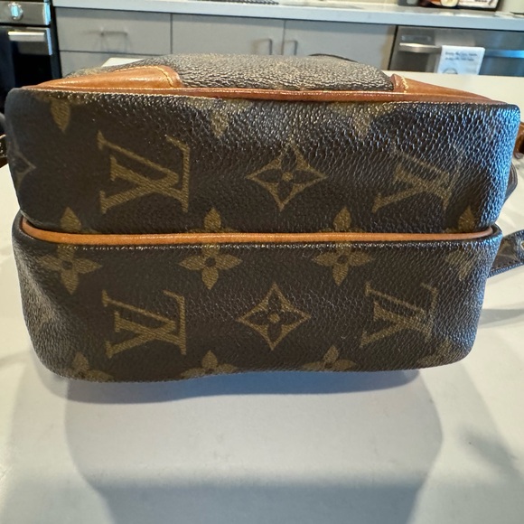 LOUIS VUITTON Amazon Shoulder Bag 💼 F10 - Picture 8 of 15
